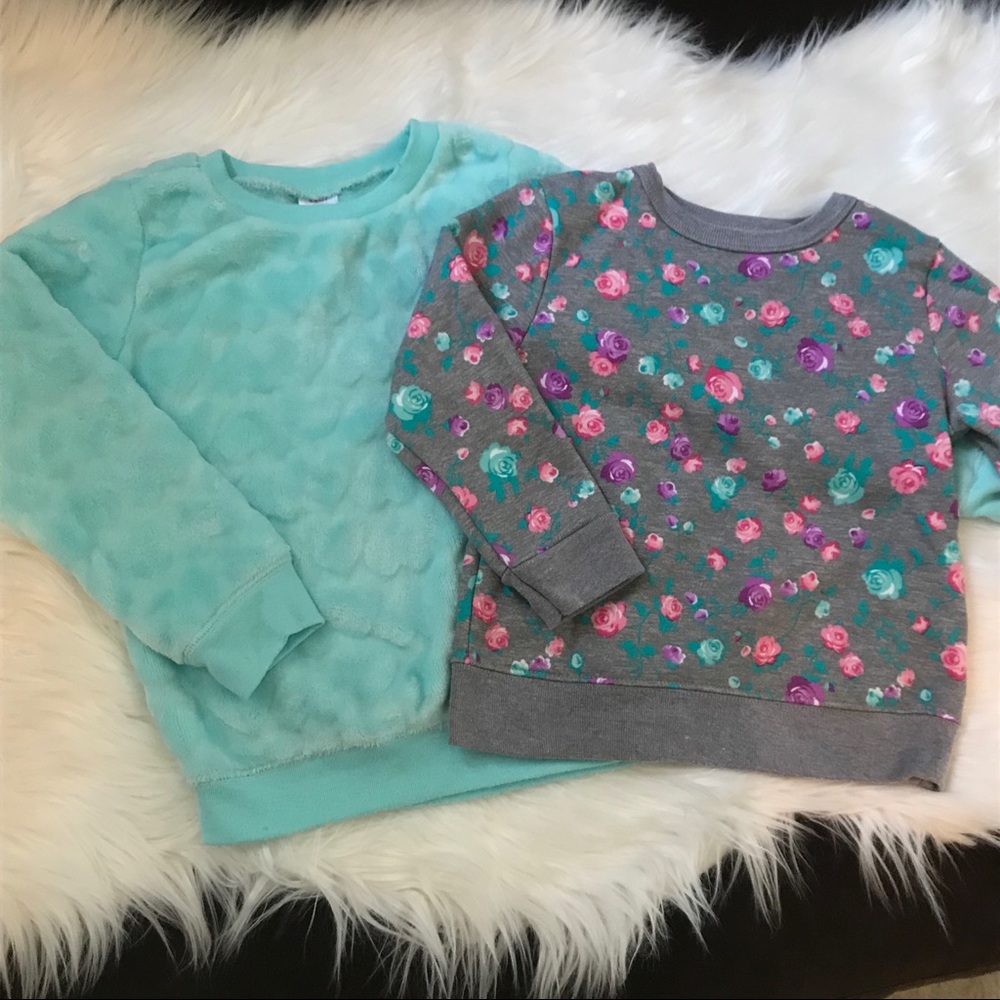2 sweatshirts